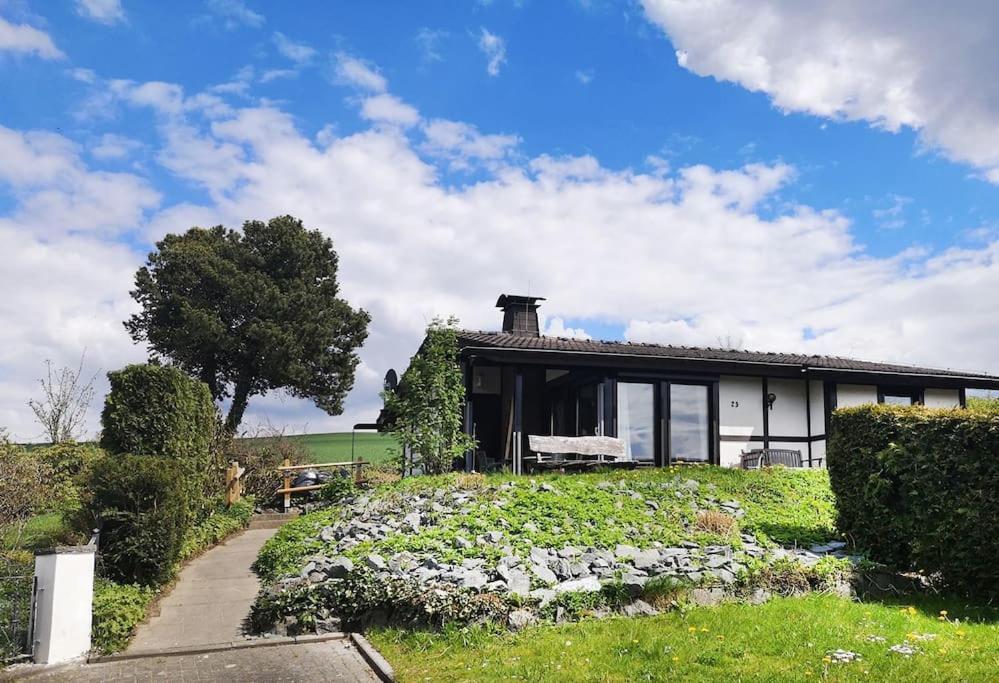 Ferienhaus Lena Im Sauerland Direkt Am Hennesee Meschede Esterno foto