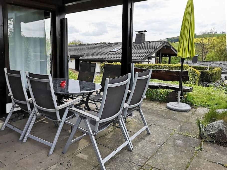 Ferienhaus Lena Im Sauerland Direkt Am Hennesee Meschede Esterno foto